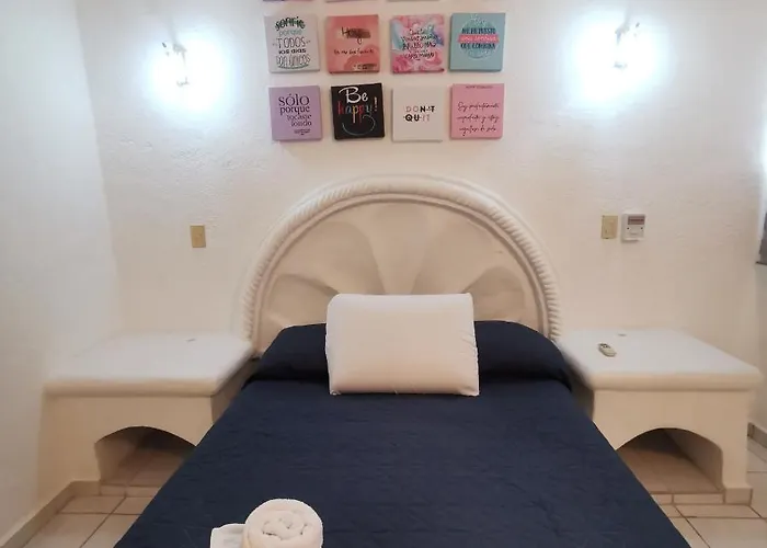 2 Bedroom With A/c Wi-fi Location! Zihuatanejo