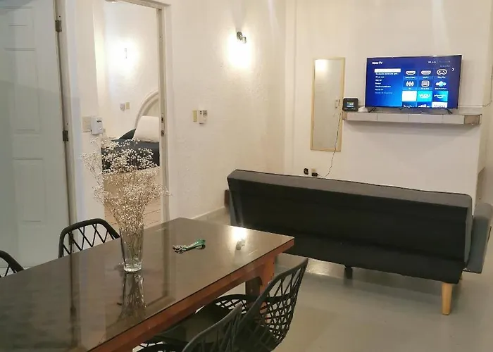 2 Bedroom With A/c Wi-fi Location! *